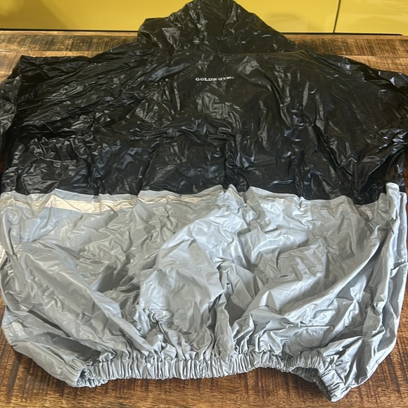 Gold’s gym sauna rain workout jacket extra wrinkled 🤔 - Picture 5 of 7